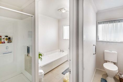 Photo of property in 21b Poplar Grove, Whalers Gate, New Plymouth, 4310