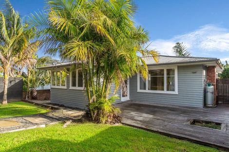 Photo of property in 13 Amberley Avenue, Te Atatu South, Auckland, 0610