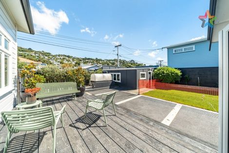 Photo of property in 6 Wha Street, Lyall Bay, Wellington, 6022