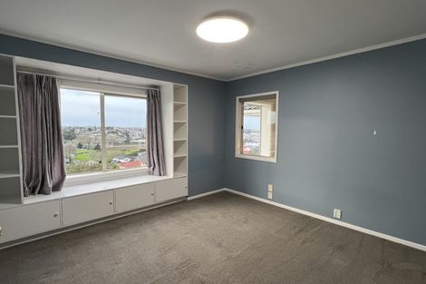 Photo of property in 14 Mcfetridge Place, Hillcrest, Auckland, 0627