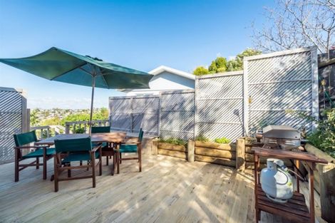 Photo of property in 1/10 Remus Place, Totara Vale, Auckland, 0629