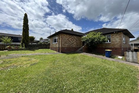 Photo of property in 2/2a Matipo Road, Te Atatu Peninsula, Auckland, 0610