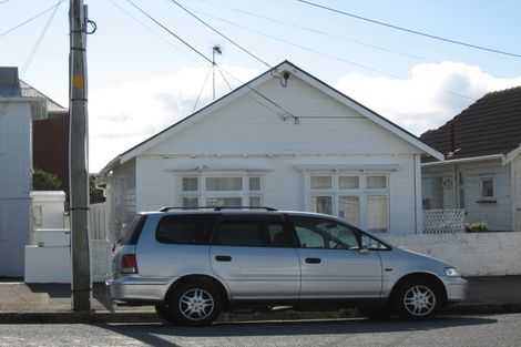 Photo of property in 57 Endeavour Street, Lyall Bay, Wellington, 6022