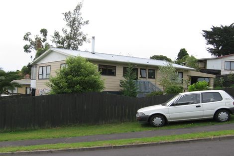 Photo of property in 8 Cyril Crescent, West Harbour, Auckland, 0618