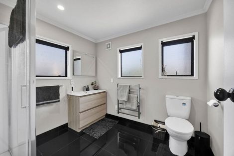 Photo of property in 9 County Drive, Hawera, 4610