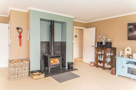 Photo of property in 8a Allan Street, Dannevirke, 4930