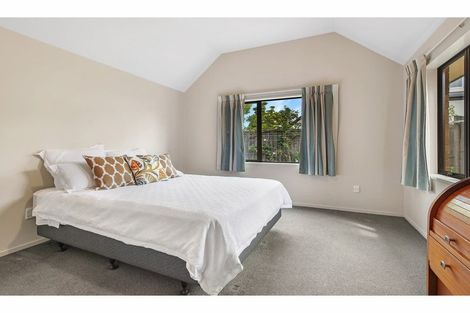 Photo of property in 2/35 Glenburn Place, Avonhead, Christchurch, 8042