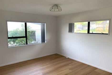 Photo of property in 19 Jumento Place, Unsworth Heights, Auckland, 0632