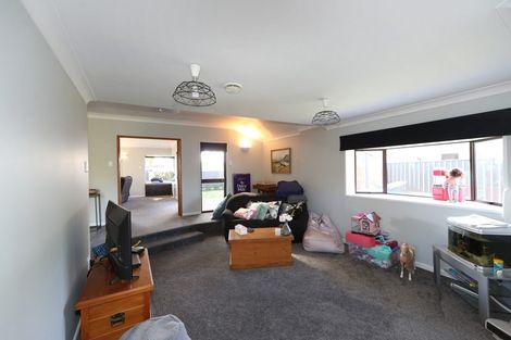 Photo of property in 28 Chester Street, Taradale, Napier, 4112