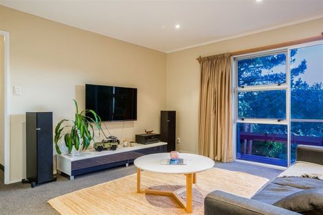 Photo of property in 18 Toporoa View, Ascot Park, Porirua, 5024