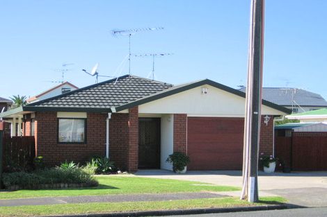 Photo of property in 11a Pine Road, Orewa, 0931