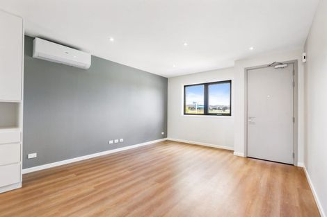 Photo of property in 35 Otuwairoa Esplanade, Opaheke, 2113