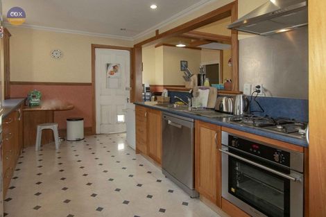 Photo of property in 27 Napier Terrace, Hospital Hill, Napier, 4110