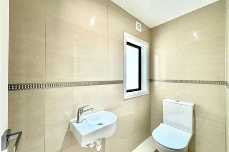 Photo of property in 8a Kelvyn Grove, Hillpark, Auckland, 2102