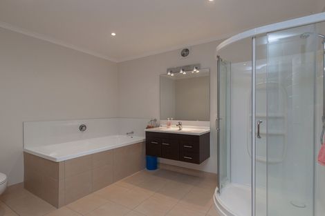 Photo of property in 12a Pendlebury Street, Green Bay, Auckland, 0604