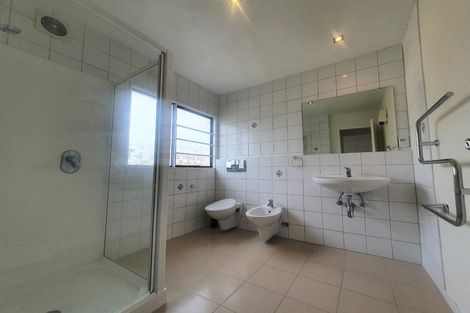 Photo of property in 1/177 Forrest Hill Road, Forrest Hill, Auckland, 0620