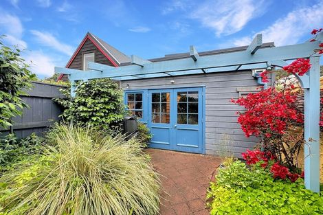 Photo of property in 123 Marine Parade, Eastbourne, Lower Hutt, 5013