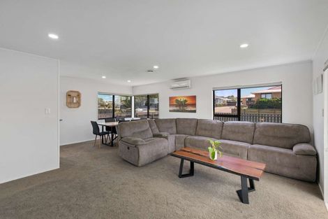 Photo of property in 55 Edgewater Parade, Waiuku, 2123