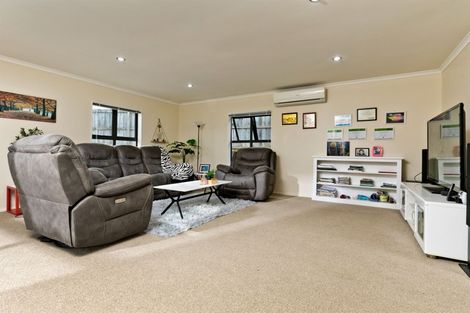 Photo of property in 84 Tiriwa Drive, Massey, Auckland, 0614