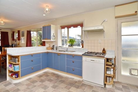 Photo of property in 11 Emlyn Place, Avondale, Christchurch, 8061