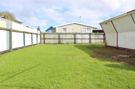 Photo of property in 27 Point England Road, Point England, Auckland, 1072