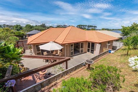 Photo of property in 8 Leanne Way, Waikanae Beach, Waikanae, 5036