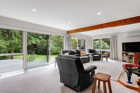 Photo of property in 7 Opanuku Road, Henderson Valley, Auckland, 0612