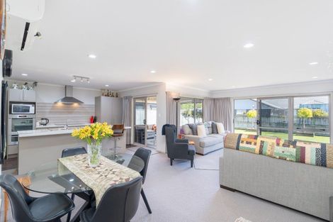Photo of property in 10 Sunstone Crescent, Brown Owl, Upper Hutt, 5018