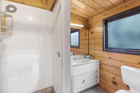 Photo of property in 2 Flaxmere Street, Waikanae Beach, Waikanae, 5036