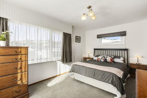 Photo of property in 11 Diane Grove, Paparangi, Wellington, 6037