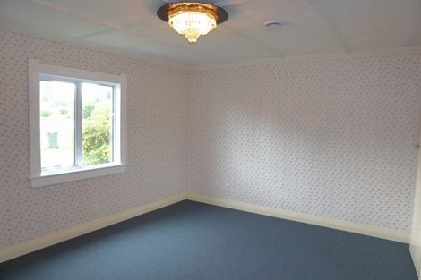 Photo of property in 18 Mills Street, Eltham, 4322