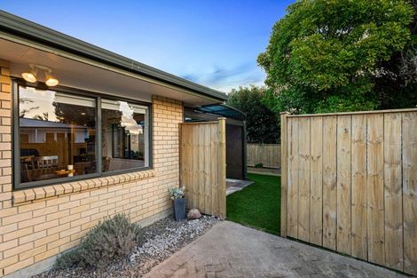 Photo of property in 72a Farquhar Road, Glendene, Auckland, 0602