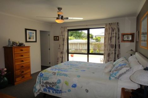 Photo of property in 9 Endeavour Place, One Tree Point, 0118