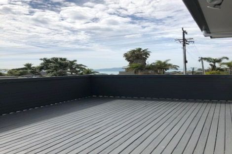 Photo of property in 2/42 Aberdeen Road, Campbells Bay, Auckland, 0620