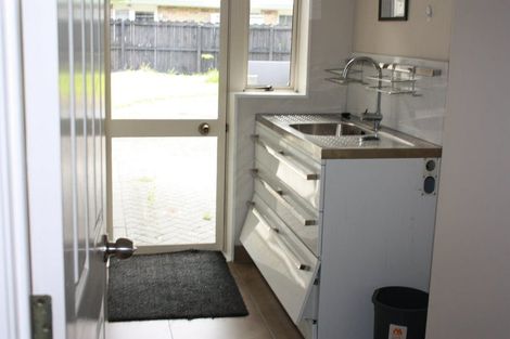 Photo of property in 2 Amadeus Place, Northpark, Auckland, 2013