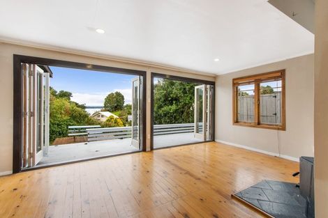 Photo of property in 18 Omokoroa Road, Omokoroa, 3114