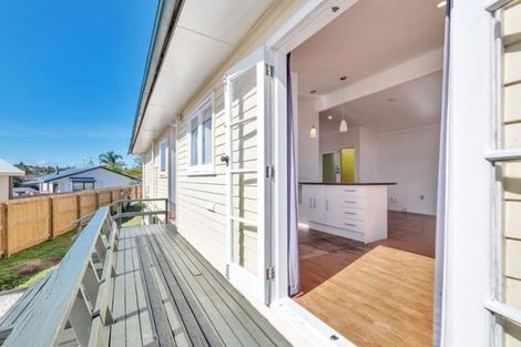 Photo of property in 1/49 Fairclough Road, Beach Haven, Auckland, 0626