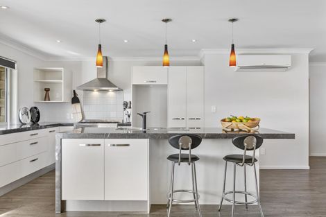 Photo of property in 14 Parsot Place, Pukekohe, 2120