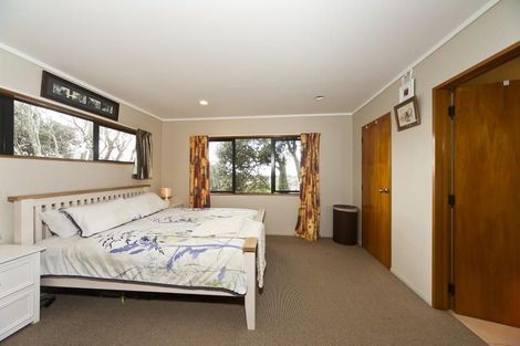 Photo of property in 19 Farquhar Road, Glendene, Auckland, 0602