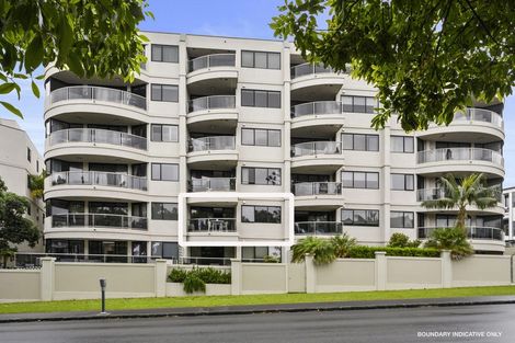 Photo of property in 1c/175 Hurstmere Road, Takapuna, Auckland, 0622