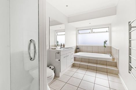 Photo of property in 33 Romanes Drive, Havelock North, 4130