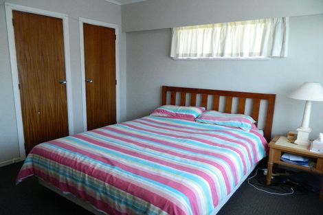 Photo of property in 3 Merritt Way, Newlands, Wellington, 6037