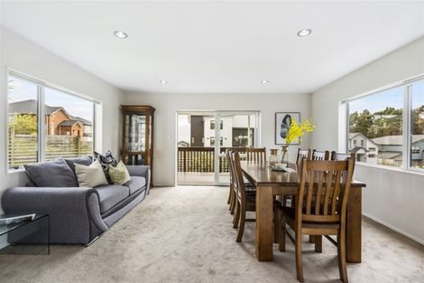 Photo of property in 23 Ravello Rise, Flat Bush, Auckland, 2019