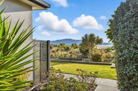 Photo of property in 22 Taranui Way, Paraparaumu Beach, Paraparaumu, 5032