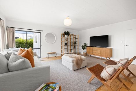 Photo of property in 42 Busby Hill, Havelock North, 4130