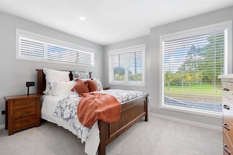 Photo of property in 37 Nobilo Road, Kumeu, 0810