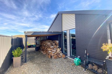 Photo of property in 48 Stratford Drive, Mount Pisa, Cromwell, 9383