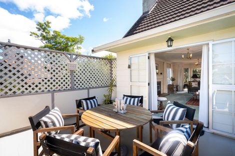 Photo of property in 10 Tauroa Road, Havelock North, 4130