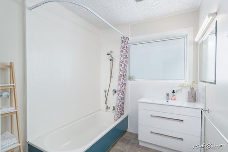 Photo of property in 39 Oakleigh Street, Maungaraki, Lower Hutt, 5010