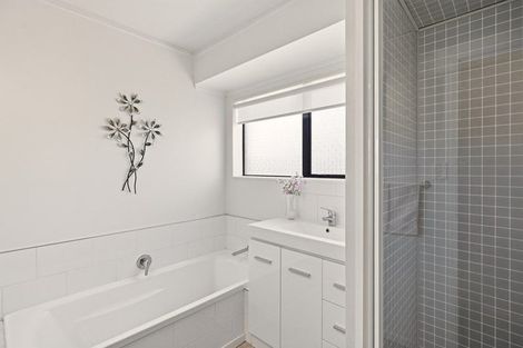 Photo of property in 2 Marwood Place, Mount Maunganui, 3116